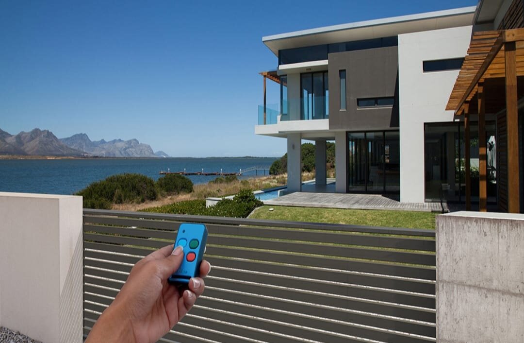 Opening a gate with a Nice ET-Blu Mix remote
