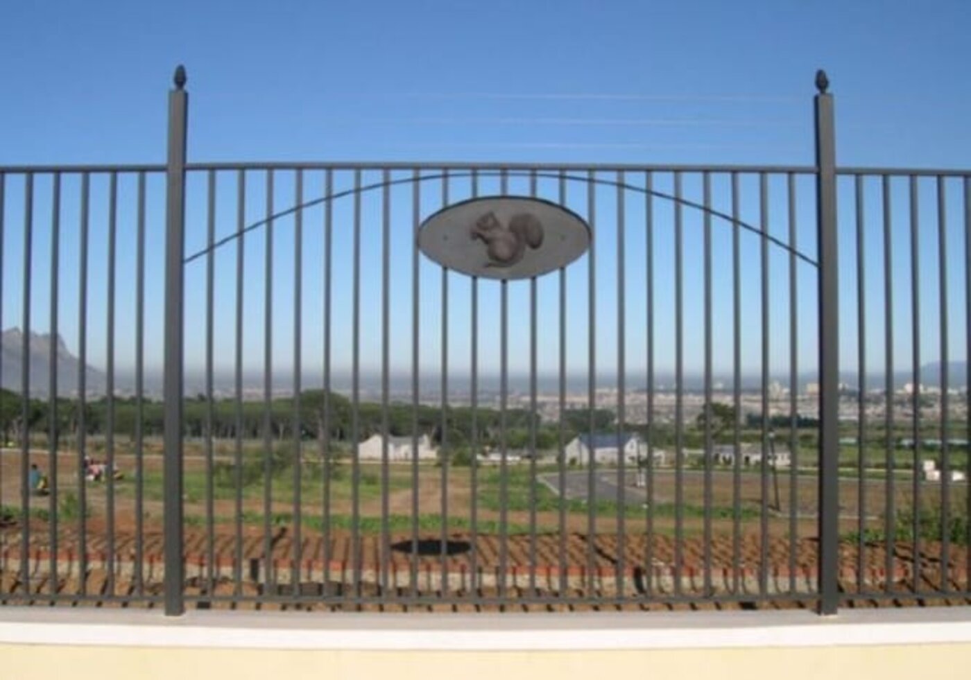 Palisade fencing with decorative crest insert installed by Palmers Exclusive Gates